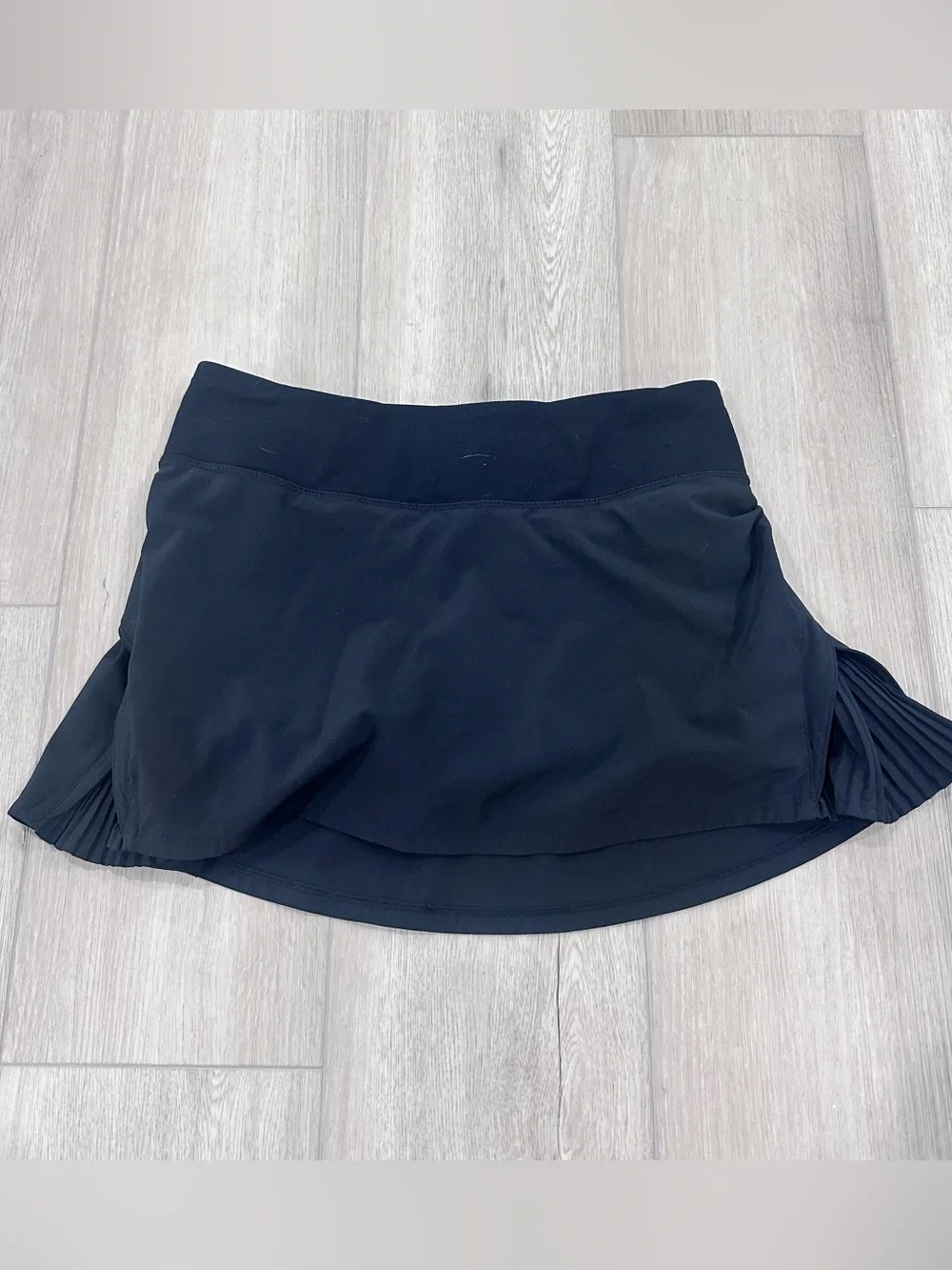 Lululemon play off the pleats skirt black size 4